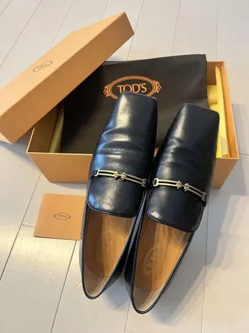 TOD'S 블랙 가죽 로퍼