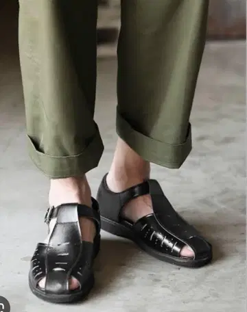 체코군 구르카 샌들