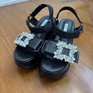 EVOL 블랙 비쥬 샌들