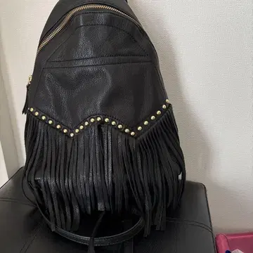 프린지 장식 블랙 백팩