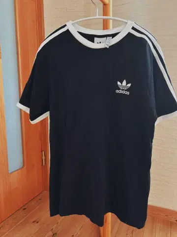 아디다스 T셔츠 L 사이즈