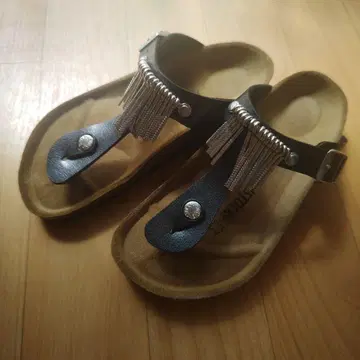 버켄스탁 프린지 장식 플립플랍 블랙