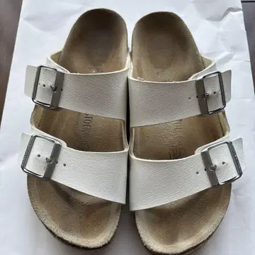 BIRKENSTOCK 애리조나 화이트 샌들 38