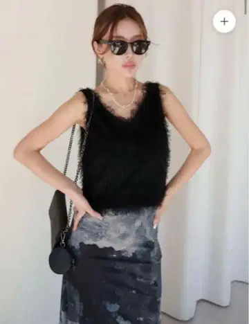 GlamLips V넥 샤기 TOPS 블랙