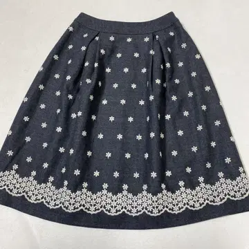 새상품급 M'SGRACY 엠즈 그레이시 꽃무늬 자수 턱 스커트