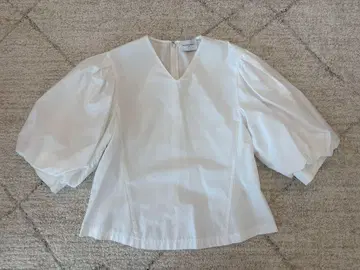 UNITED ARROWS 화이트 V넥 블라우스