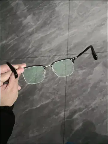 블랙 메탈 프레임 스퀘어 안경
