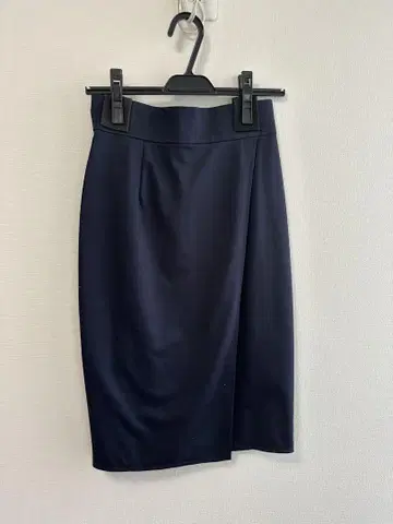 UNITED ARROWS 네이비 타이트 스커트