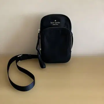 컨디션 최상 kate spade 스마트폰 숄더 나일론 블랙