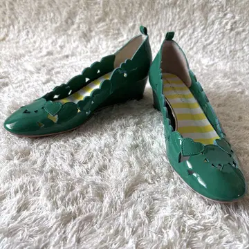 츠모리치사토 펌프스 컷워크 에나멜 하트 그린 24.5cm