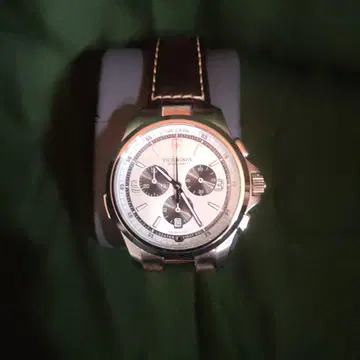 VICTORINOX 크로노그래프 손목시계 나이트비전