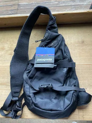 patagonia ATOM 블랙 슬링백
