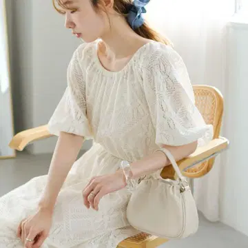 Kastane 카스타네 WEB 한정판 아이보리 컷 레이스 개더 원피스