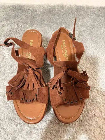 미품 Fabio Maggioni 프린지 플립플랍 브라운 24cm