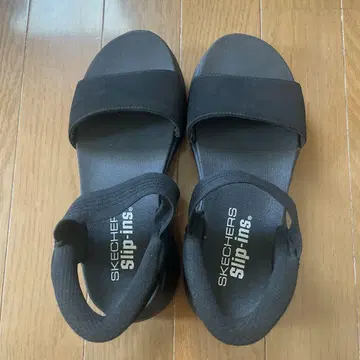 SKECHERS Slip-Ins 블랙 샌들