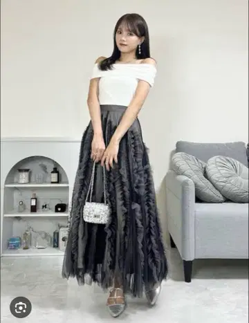 미품 택 포함 SNIDEL 랜덤 프릴 튜 스커트 블랙