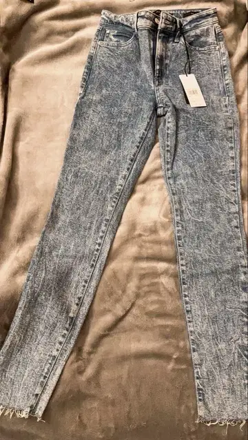 GUESS 1981 스키니 청바지