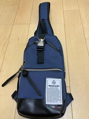 Bianchi 네이비 슬링백