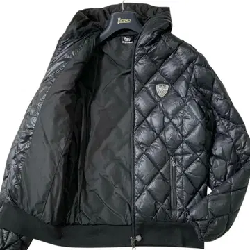 고품질/L 상당 EMPORIO ARMANI 퀼팅 다운 자켓 블랙