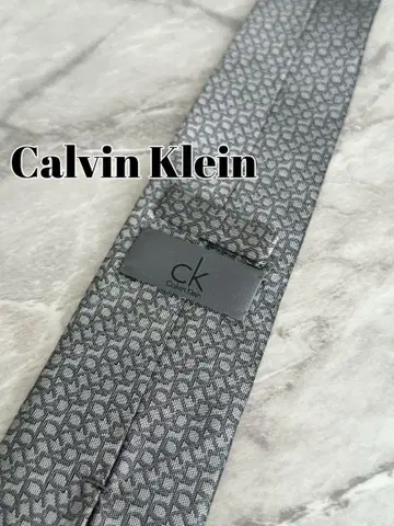 Calvin Klein 그레이 패턴 넥타이