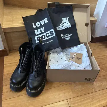 Dr. Martens 싱클레어