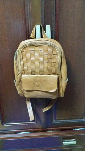 브라운 가죽 뜨개질 백팩