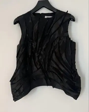 Noir Kei Ninomiya 슬리브리스 탑