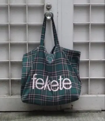 FEKETE 로고 체크 빅 토트백