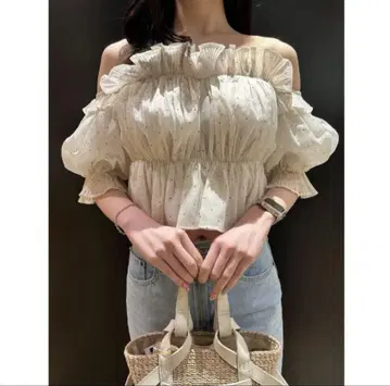 SNIDEL Sustainable 볼륨 개더 프릴 오프숄 블라우스