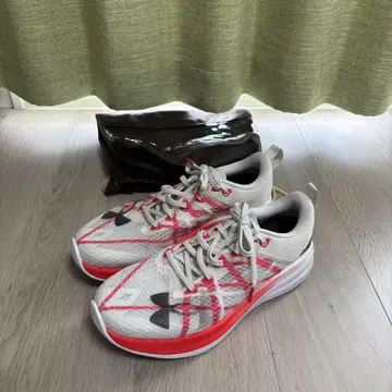 2024 AW 언더아머 벨로시티 프로 27.5cm 러닝화