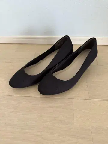 검은색 낮은 힐 펌프스 23.5cm