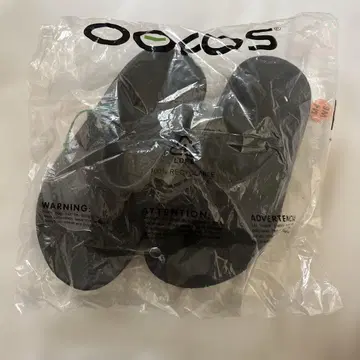 OOFOS 블랙 비치 샌들