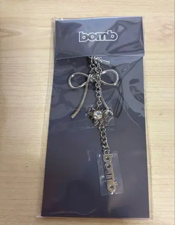 ILLIT 'bomb' POP-UP 메탈 키링