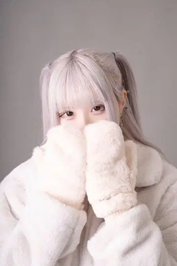 SCYRAY fur mitten / ivory