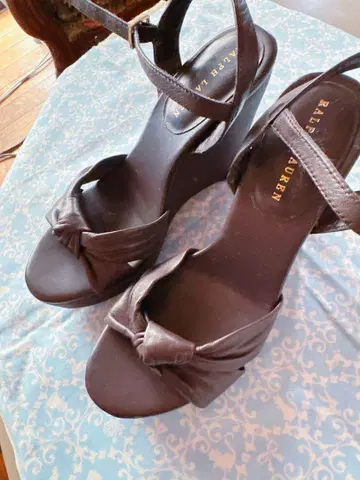 Ralph Lauren 다크 브라운 샌들