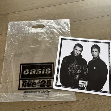 oasis live 25 팝업 스토어 봉투 덤 사진
