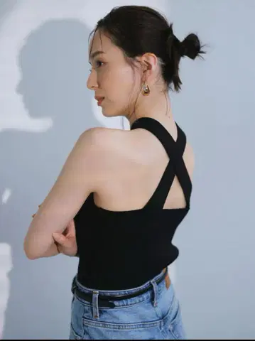 [새상품급] 아뉴앙스 홀터넥 블랙 슬리브리스 상의