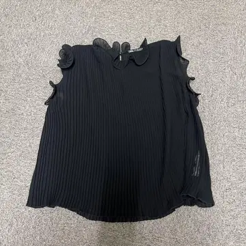 ZARA 블랙 프렌치 슬리브 상의