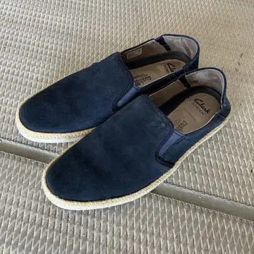 Clarks 네이비 스웨이드 슬립온