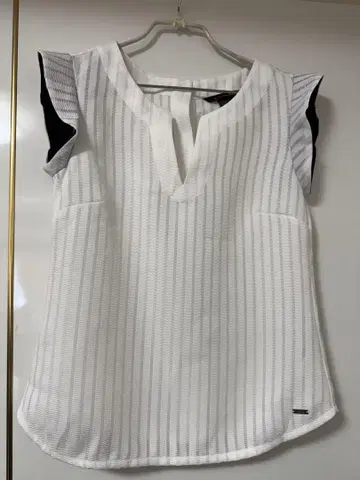 ARMANI EXCHANGE 스트라이프 프릴 소매 슬리브리스 셔츠