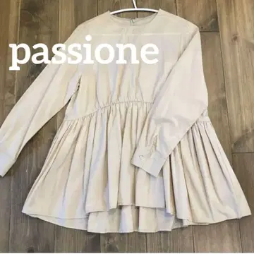 passione 긴팔 페플럼 블라우스 개더 베이지 플레어 셔츠 M