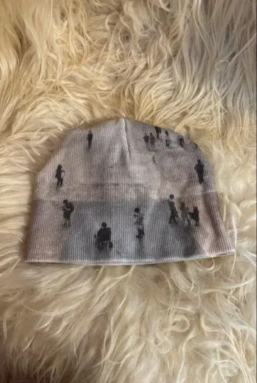 Shury Labyrins Picture Beanie