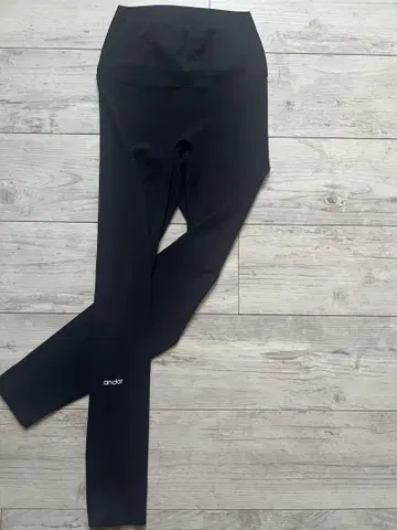 미사용품 안다르 Airywin Signature Ankle 레깅스 9부