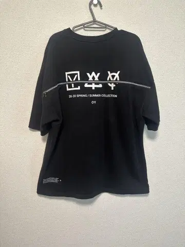 OY 2020년 봄/여름 컬렉션 티셔츠 블랙