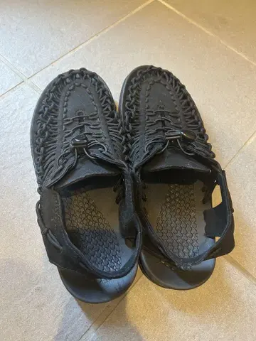 샌들 블랙