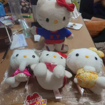 헬로키티 봉제인형 4개 세트