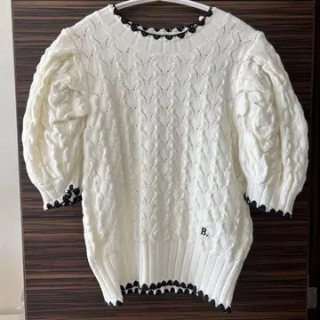 B. PUFF KNIT bibiy white
