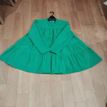 재가격 인하 긴팔 플레어 상의 진녹색