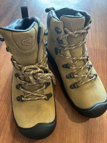 미사용 새상품 keen 피레네 베이지 스웨이드 등산화 24.5cm