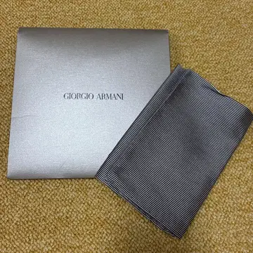 Giorgio Armani 스트라이프 포켓 치프